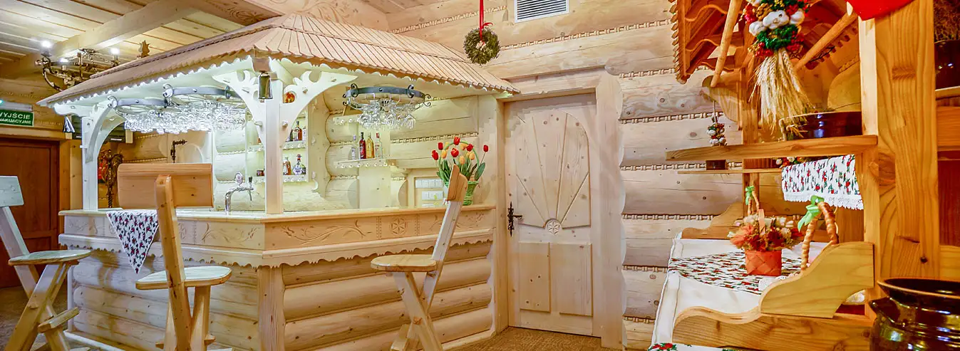 Hotel Białka Tatrzańska Tatry Wypoczynek w górach Polska - widok drewnaniego baru